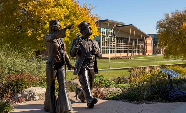 Statue of Weary Will and Dirty Lil