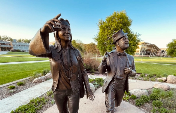 Statue of Weary Will and Dirty Lil