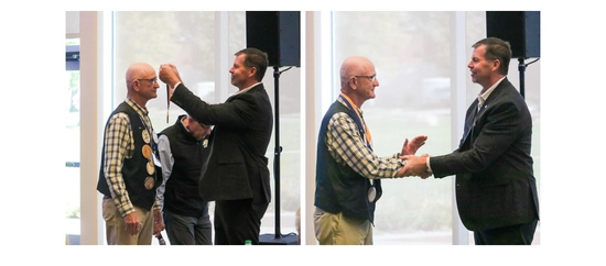 Gordon Niva receiving the Lohr Award for Volunteer Leadership from Trustees chair Kevin Tetlzaff