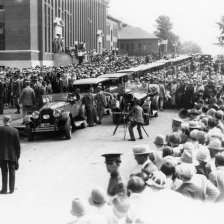 Lincoln Memorial Library Dedication - old cars lined up within the crowds