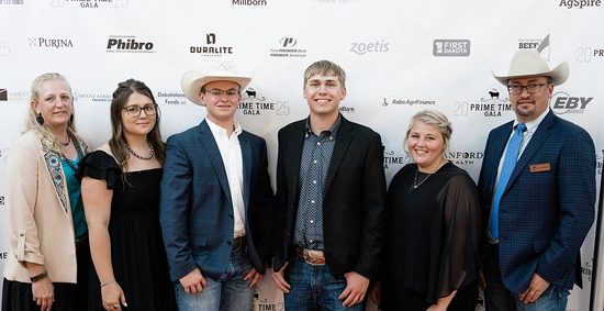 Two members of the South Dakota's Cattlemen's Foundation stand with four past scholarship recipients.