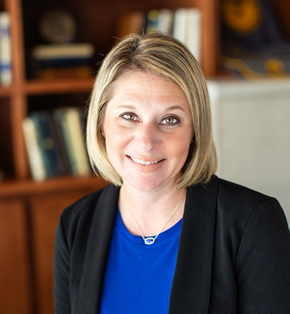 professional headshot of Annie Hanson