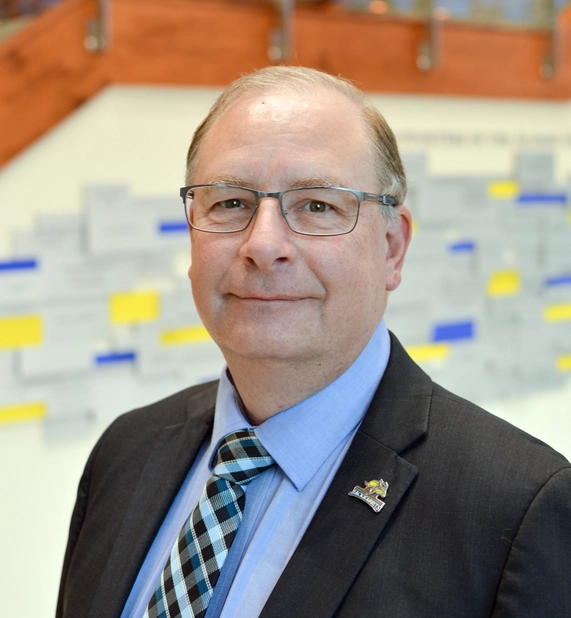 professional headshot of david hecht