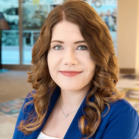 professional headshot of haley winiarski