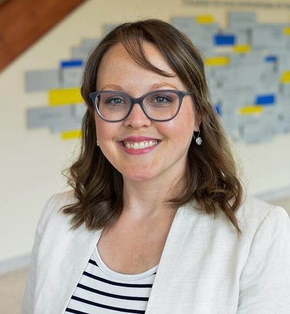 professional headshot of holly tilton byrne