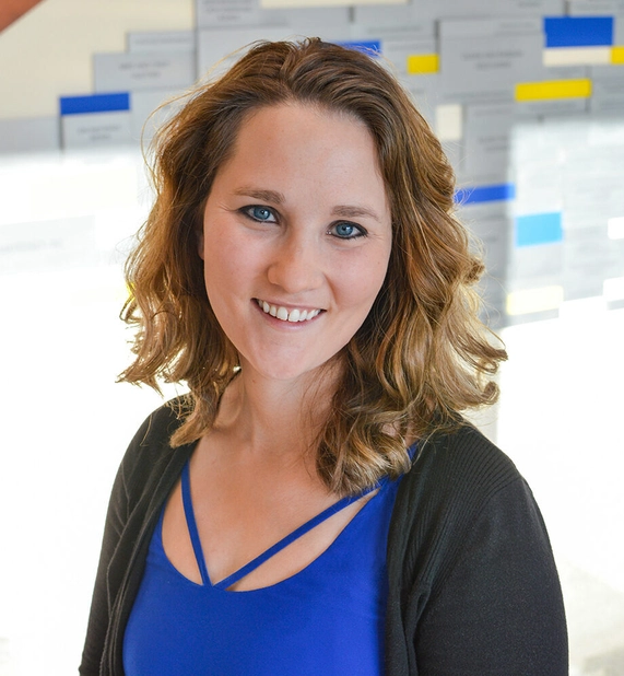 professional headshot of jenna nelson