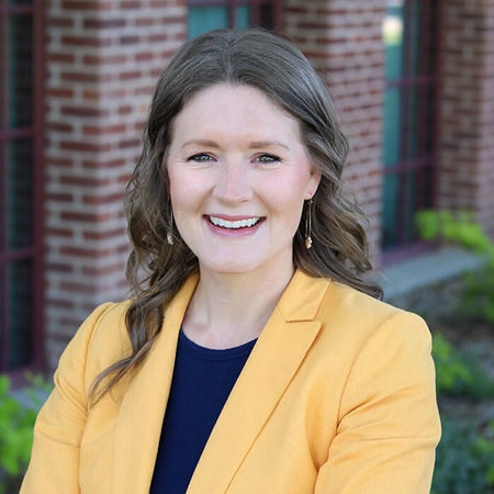 professional headshot of rachel pinos