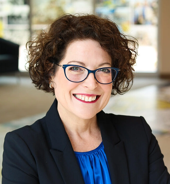 professional headshot of rina reynolds