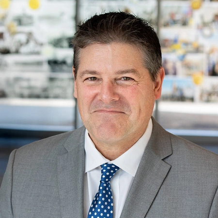 professional headshot of tom nieman